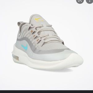 woman’s nike air max Axis shoes